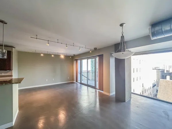 $1,995 | 800 Brazos Street, Unit 1006, Austin, TX 78701