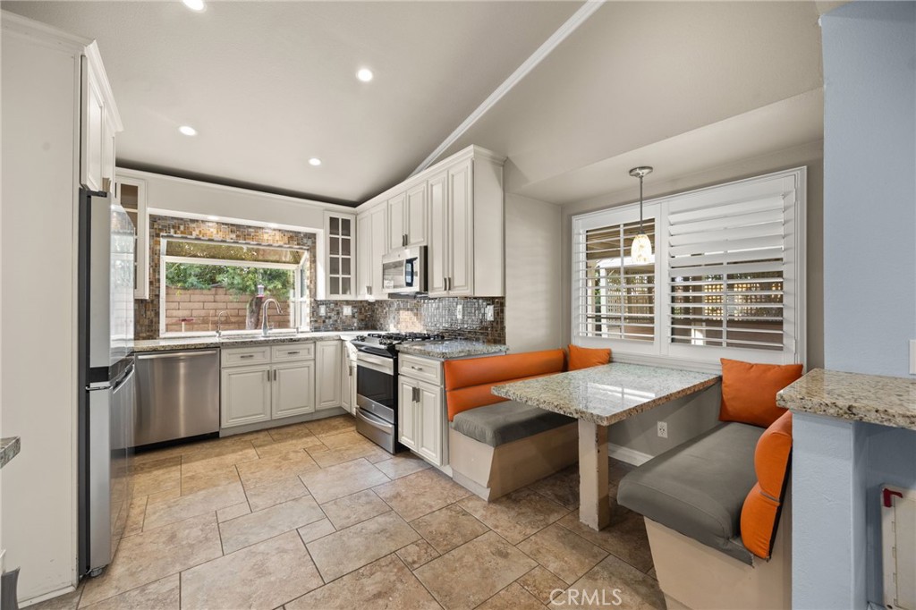 1185 Bridgeport Road Corona, CA 92882 - Photo 14 of 35