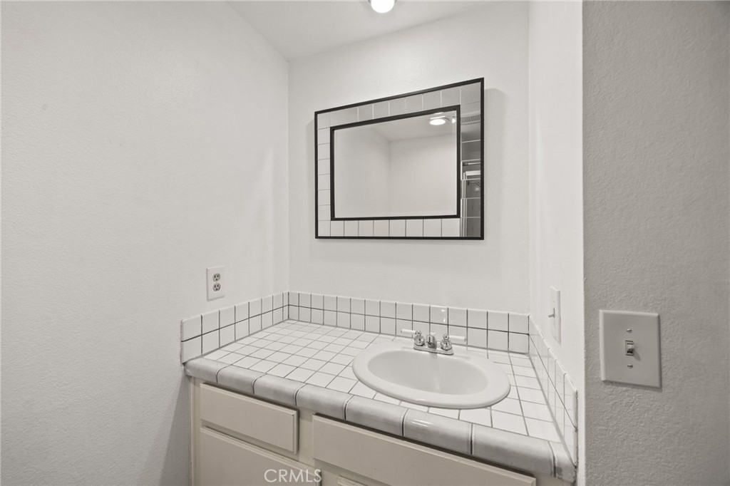 1185 Bridgeport Road Corona, CA 92882 - Photo 23 of 35