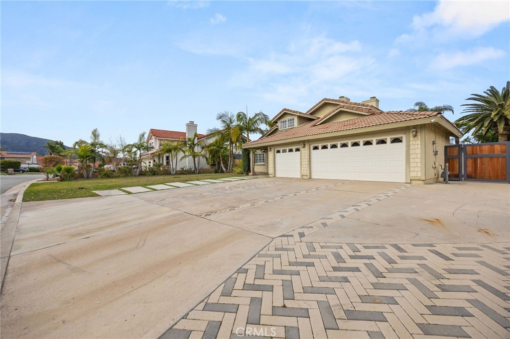 1185 Bridgeport Road Corona, CA 92882 - Photo 3 of 35