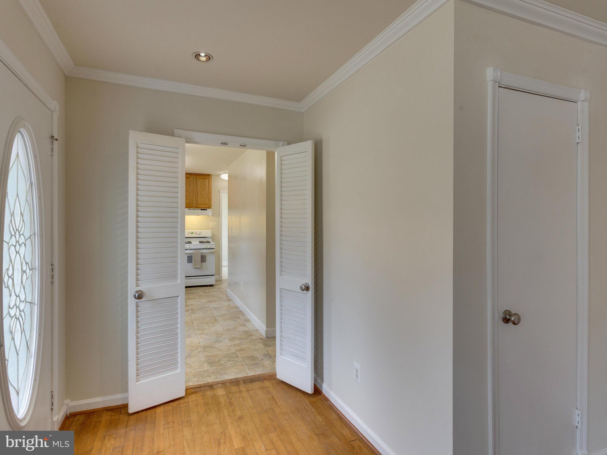 7801 Leland Road Manassas, VA 20111 - Photo 3 of 29 Entry Hallway