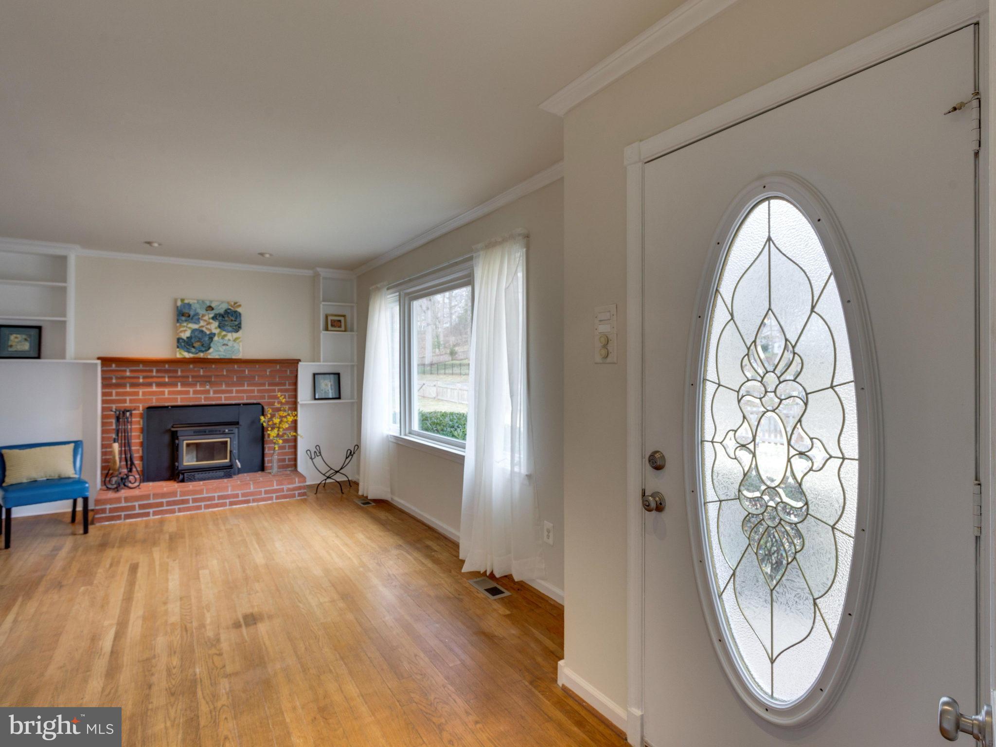 7801 Leland Road Manassas, VA 20111 - Photo 4 of 29 Living Room