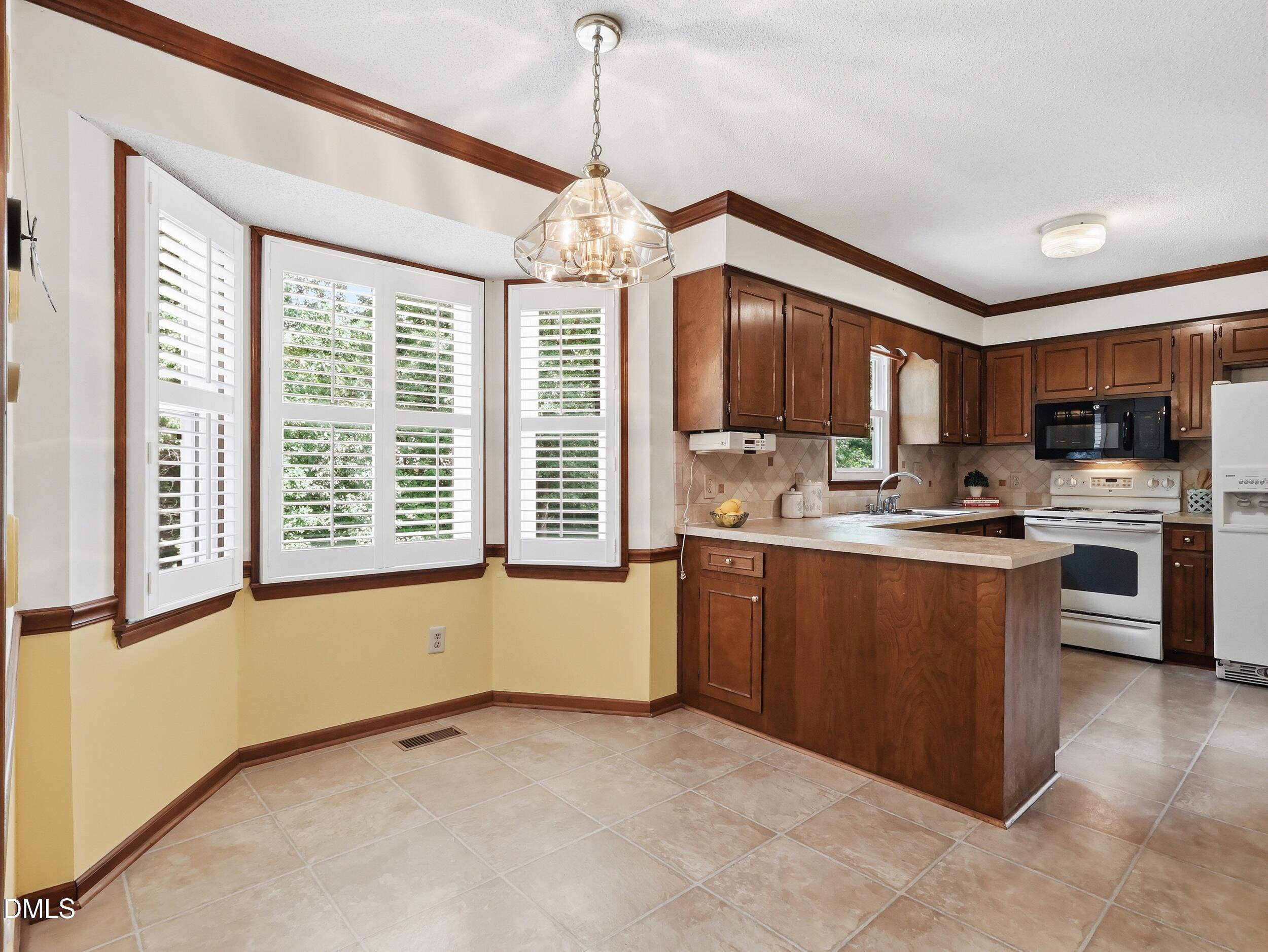 7312 Deer Track Drive Raleigh, NC 27613 - Photo 8 of 43