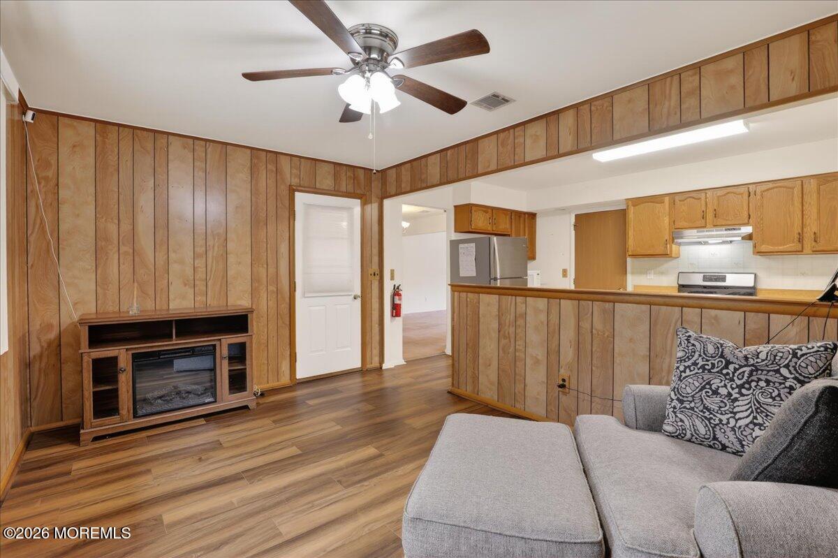 38 Fairfield Road Toms River, NJ 08757 - Photo 22 of 48 22-Sitting Room