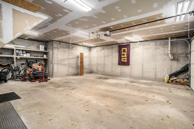 $469,900 | 3214 7th Street, Wayland, MI 49348