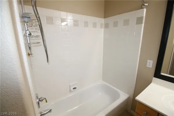 $3,350 | 1520 Vía Cassia, Henderson, NV 89052