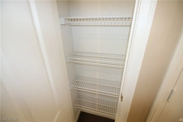 $3,350 | 1520 Vía Cassia, Henderson, NV 89052