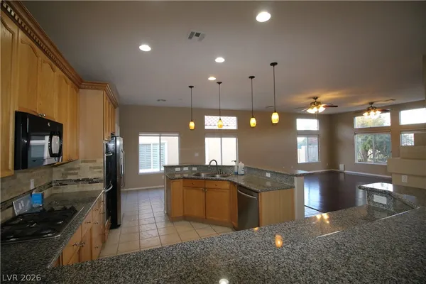 $3,350 | 1520 Vía Cassia, Henderson, NV 89052