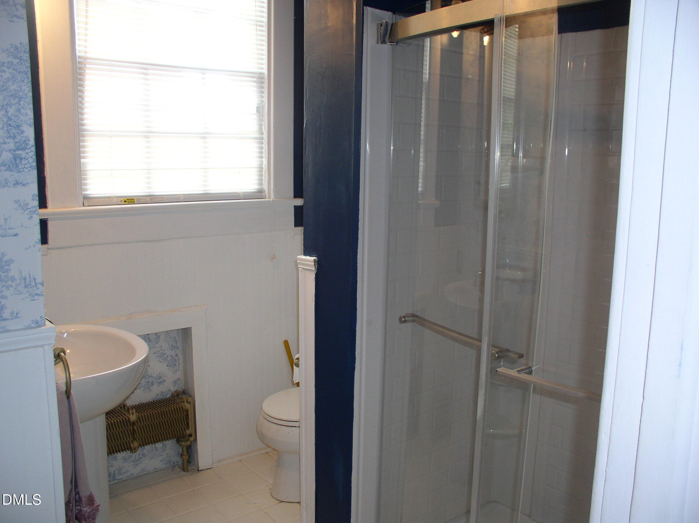 934 South Chestnut Street Henderson, NC 27536 - Photo 20 of 56 a bathroom with a toilet a sink and a window