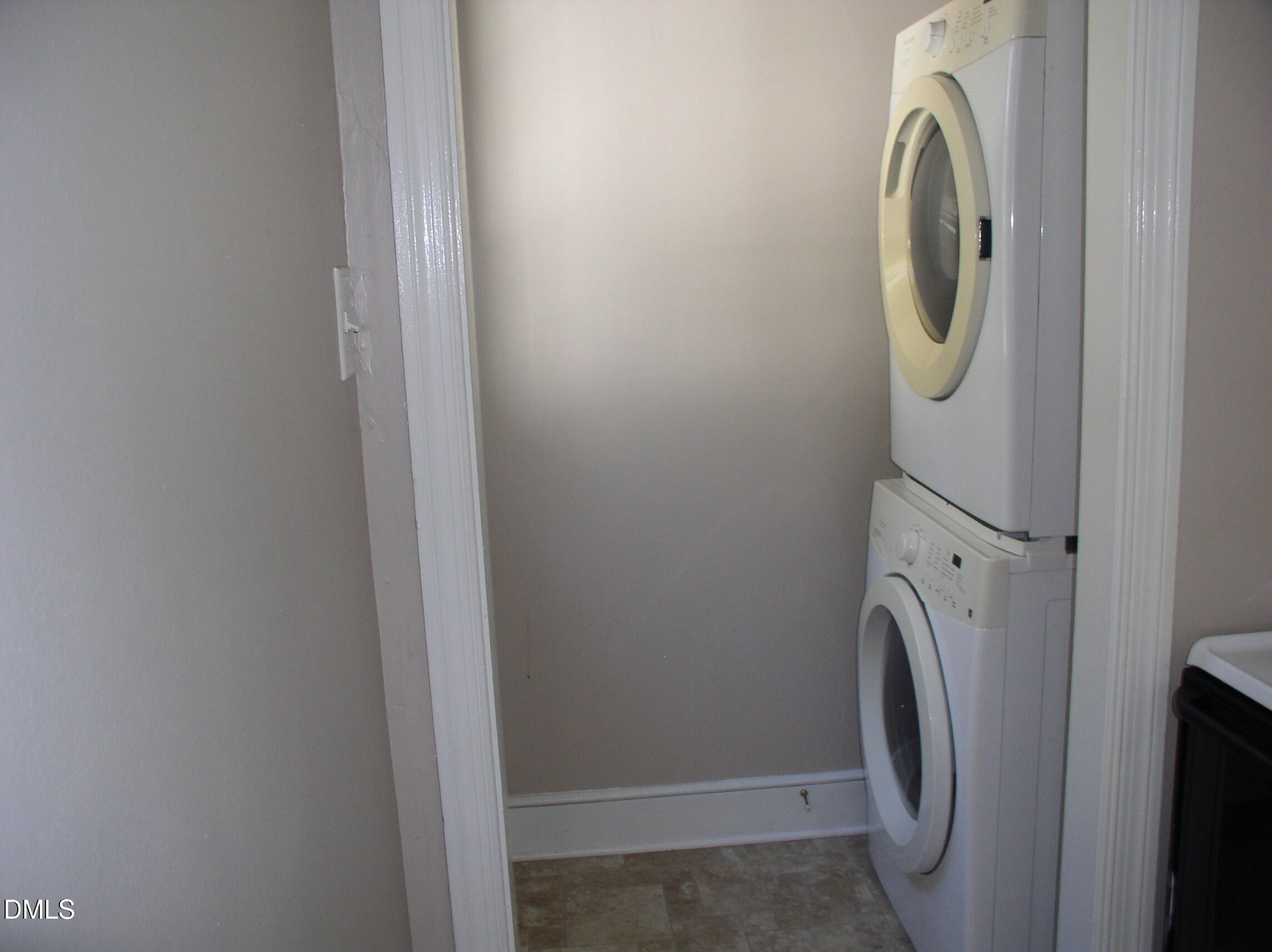 934 South Chestnut Street Henderson, NC 27536 - Photo 41 of 56 a utility room with dryer and washer