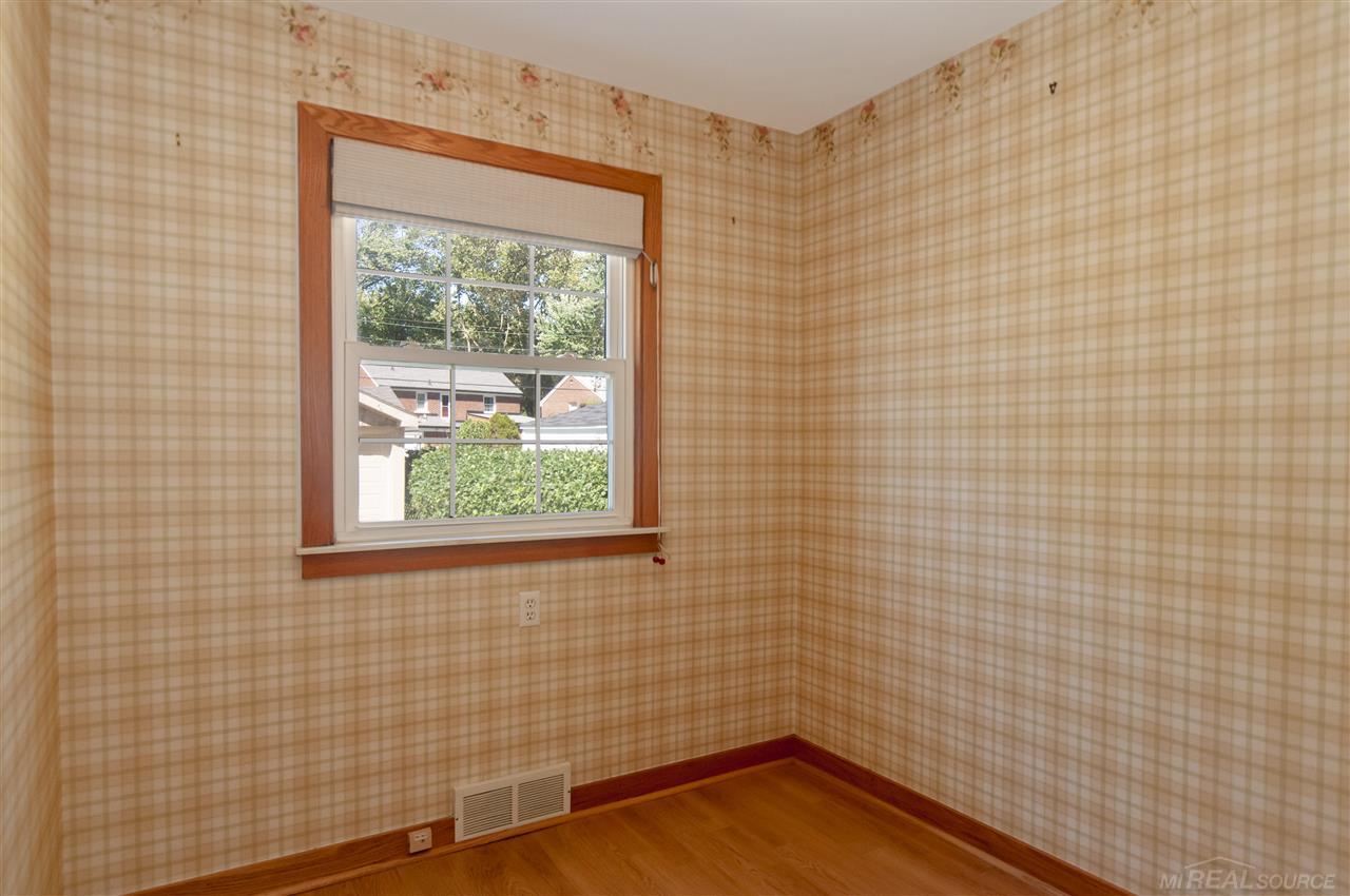 456 Roland Road Grosse Pointe, MI 48236 - Photo 12 of 37 50022917-11.JPG