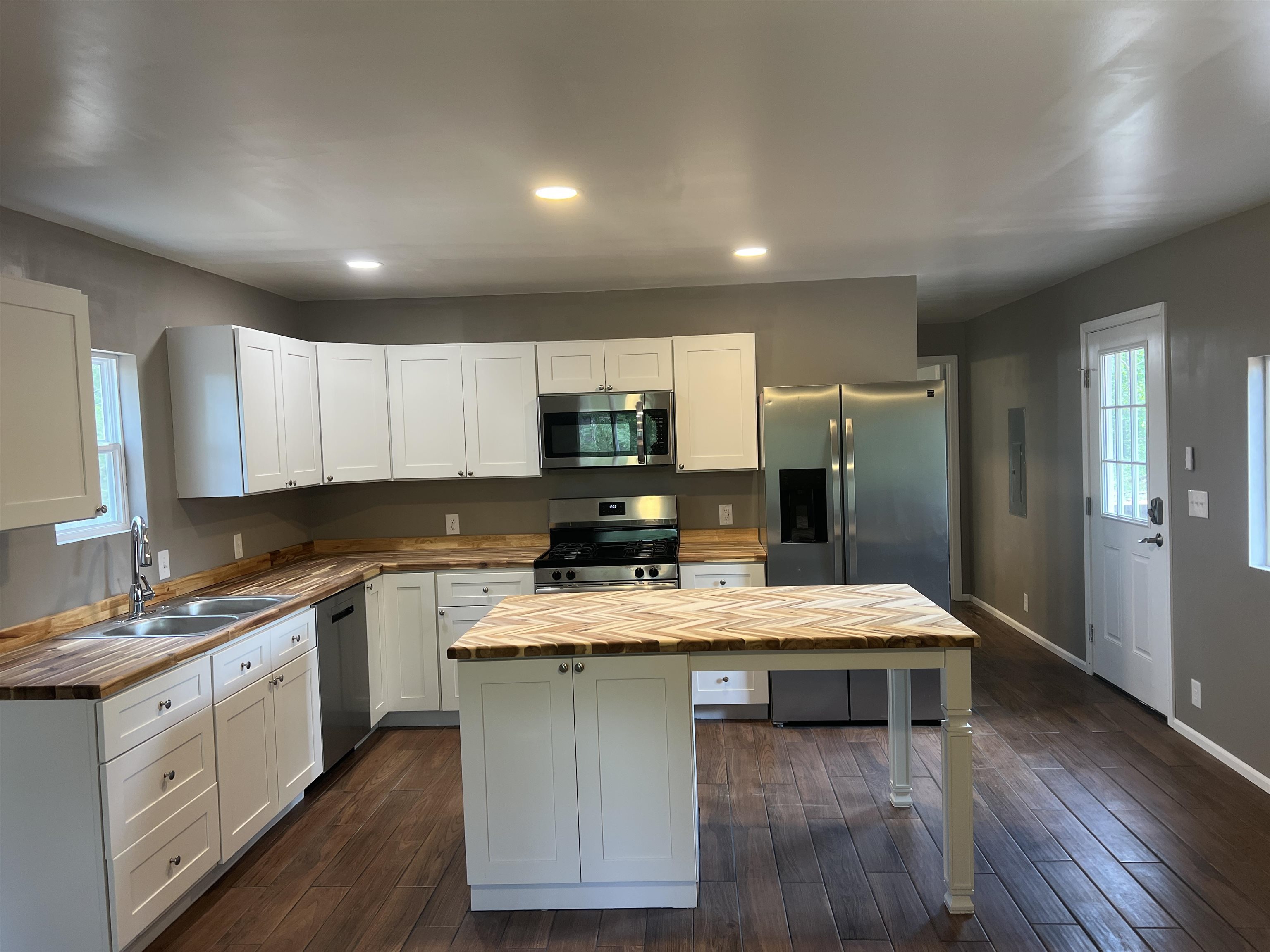 1525 Bullman Road Finger, TN 38334 - Photo 5 of 24 a large kitchen with a center island and stainless steel appliances