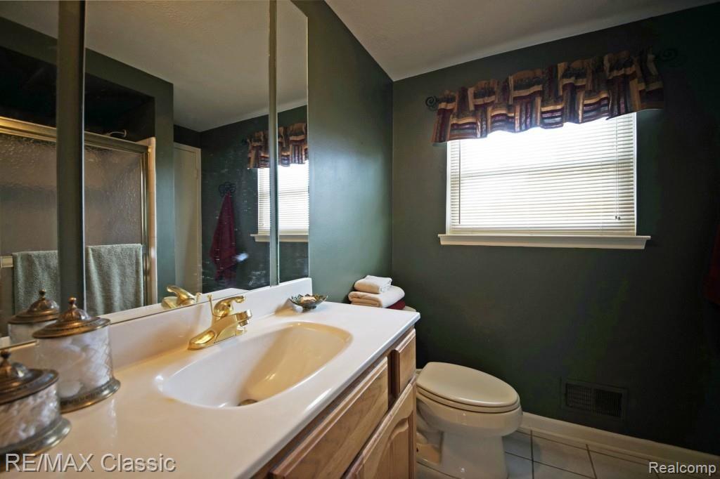 42476 Proctor Road Canton, MI 48188 - Photo 24 of 25 21-photo-print-2158627.jpg