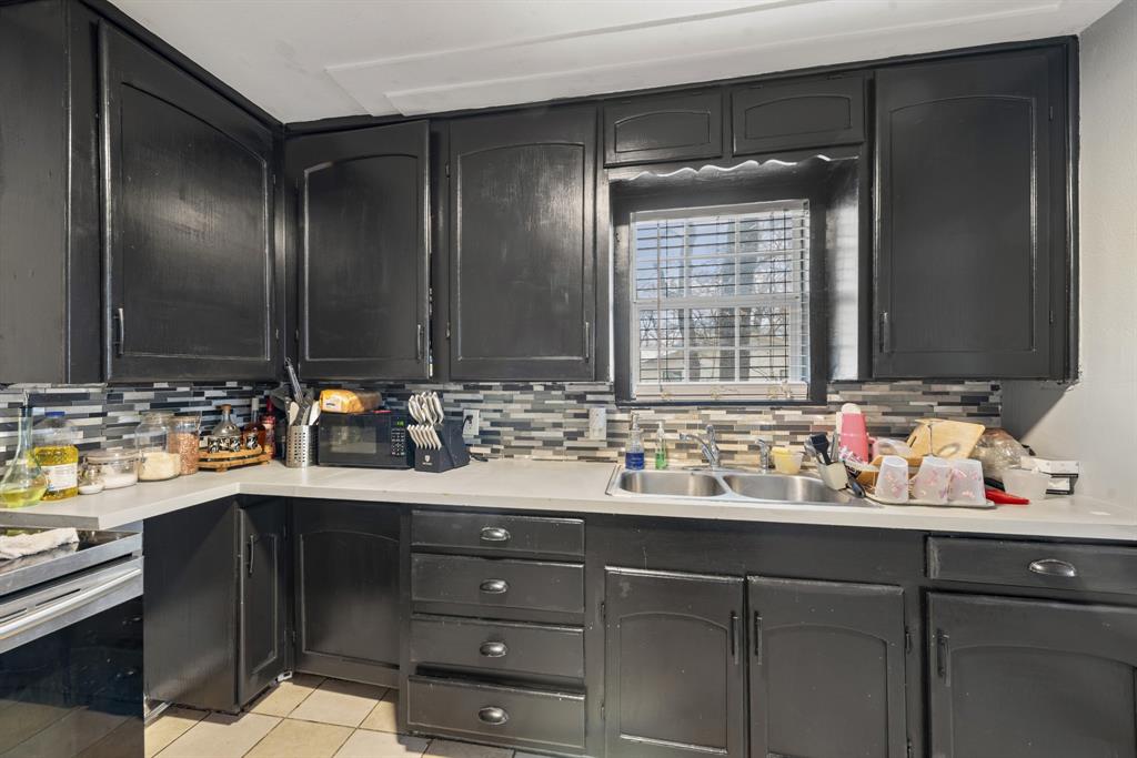 508 North Dick Price Road Kennedale, TX 76060 - Photo 11 of 34 a bathroom with a sink and a mirror