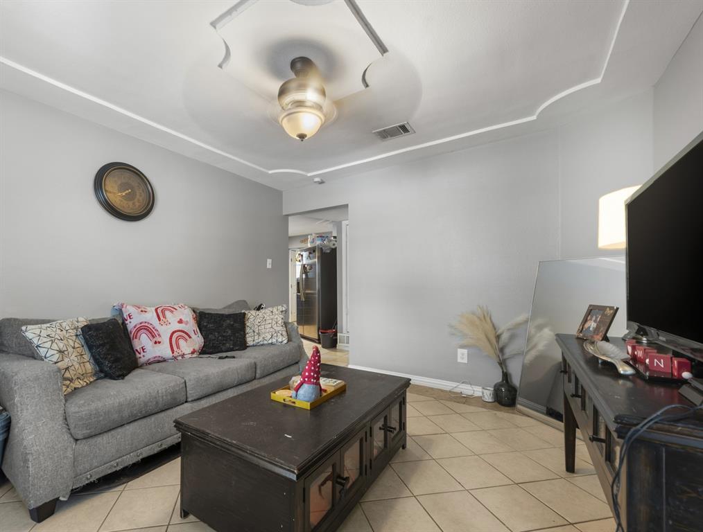 508 North Dick Price Road Kennedale, TX 76060 - Photo 5 of 34 a living room with furniture and a flat screen tv