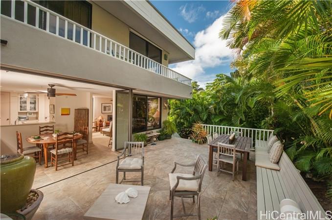 2931 Poni Moi Road, Unit 3 Honolulu, HI 96815 - Photo 1 of 1 a patio with table and chairs and potted plants