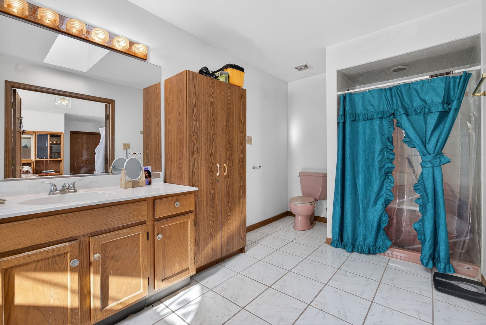 4448 Maple Avenue Matteson, IL 60443 - Photo 19 of 26 a bathroom with a sink a toilet and shower