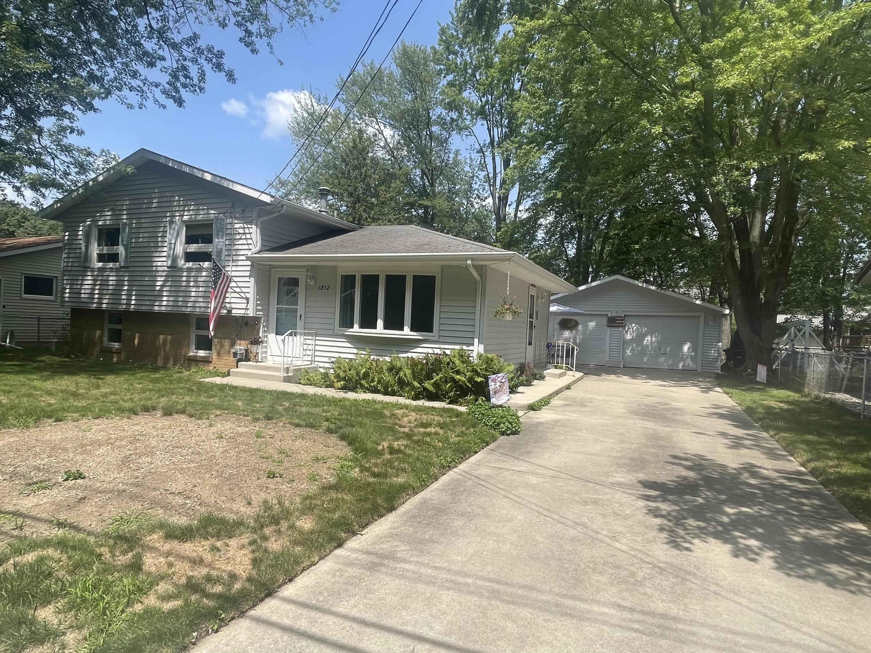 1812 Schuring Road Portage, MI 49024 - Photo 2 of 36 IMG_9444