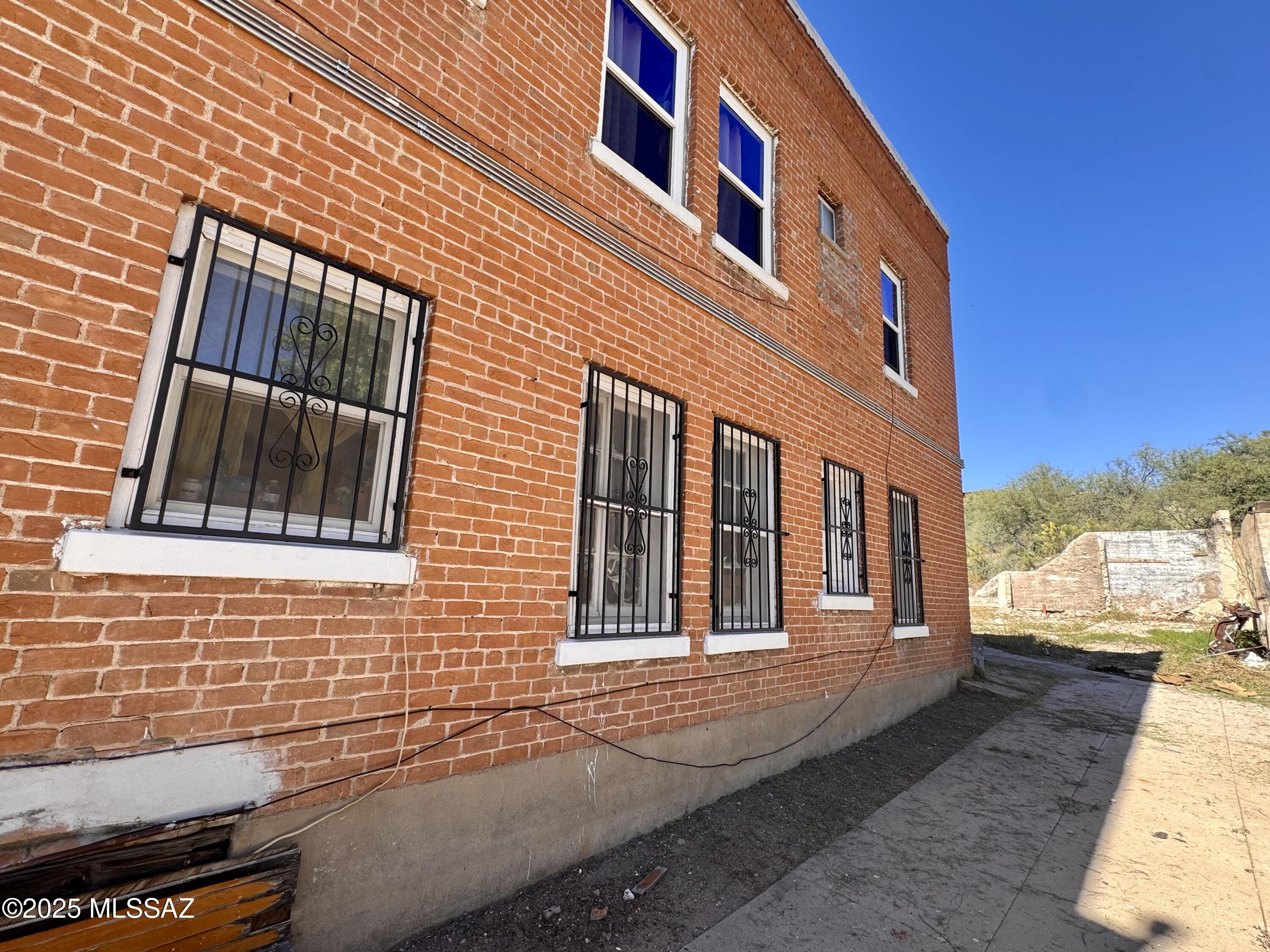 472 West Walnut Street Nogales, AZ 85621 - Photo 6 of 47