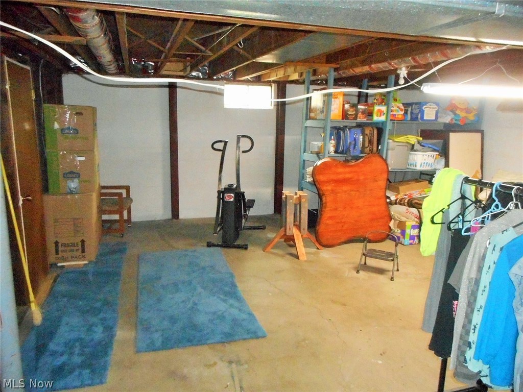 658 Garnette Road Akron, OH 44313 - Photo 21 of 24 The back half of the laundry room.