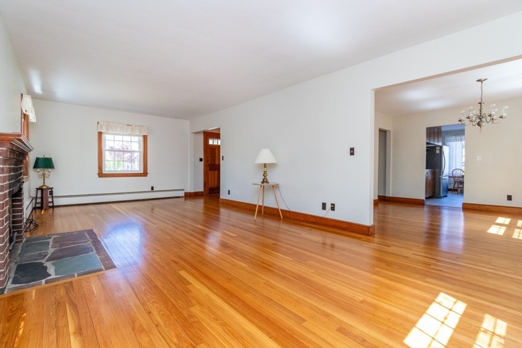 90 Walnut Street Walpole, MA 02081 - Photo 5 of 38