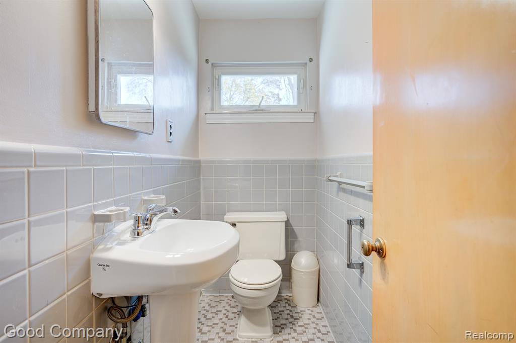 28356 Ridgebrook Road Farmington Hills, MI 48334 - Photo 17 of 44