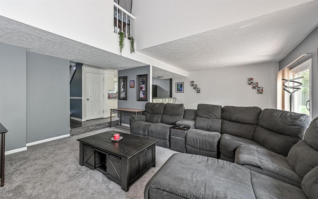 2572 B Grouse Ridge Wexford, PA 15090 - Photo 4 of 28 Livingroom