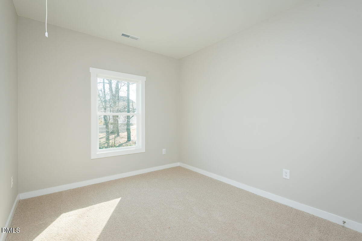 555 Pinnix Road Burlington, NC 27217 - Photo 19 of 21 an empty room with a window