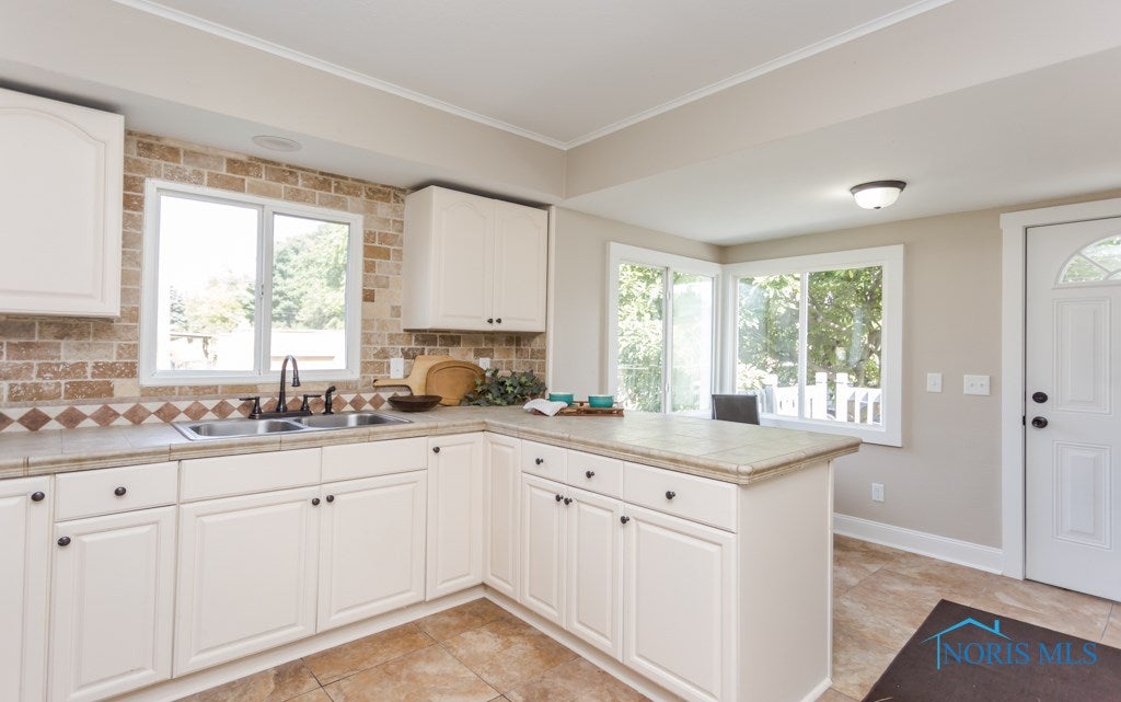 5446 Douglas Road Toledo, OH 43613 - Photo 7 of 36 Gallery Image 7