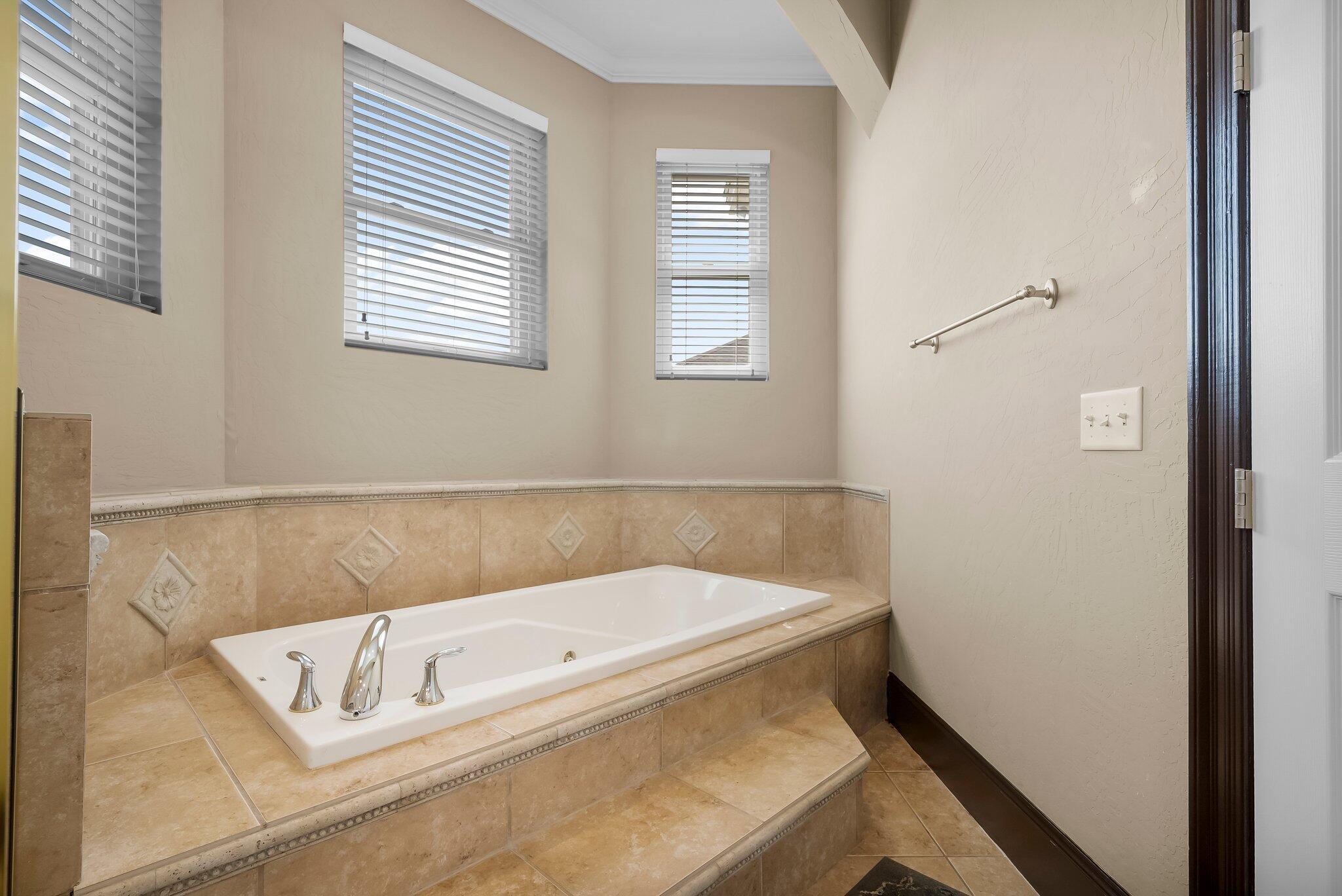 3929 Indian Springs Road Panama City, FL 32404 - Photo 31 of 51 Master tub