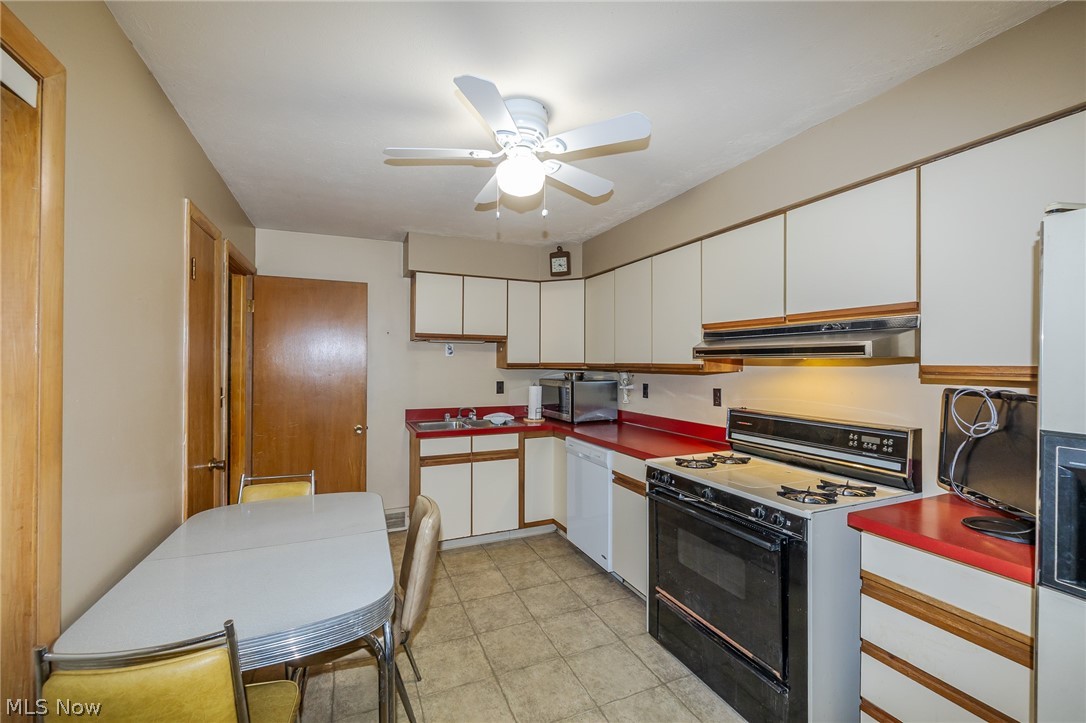 490 Mapleview Drive Seven Hills, OH 44131 - Photo 14 of 50 In law suite