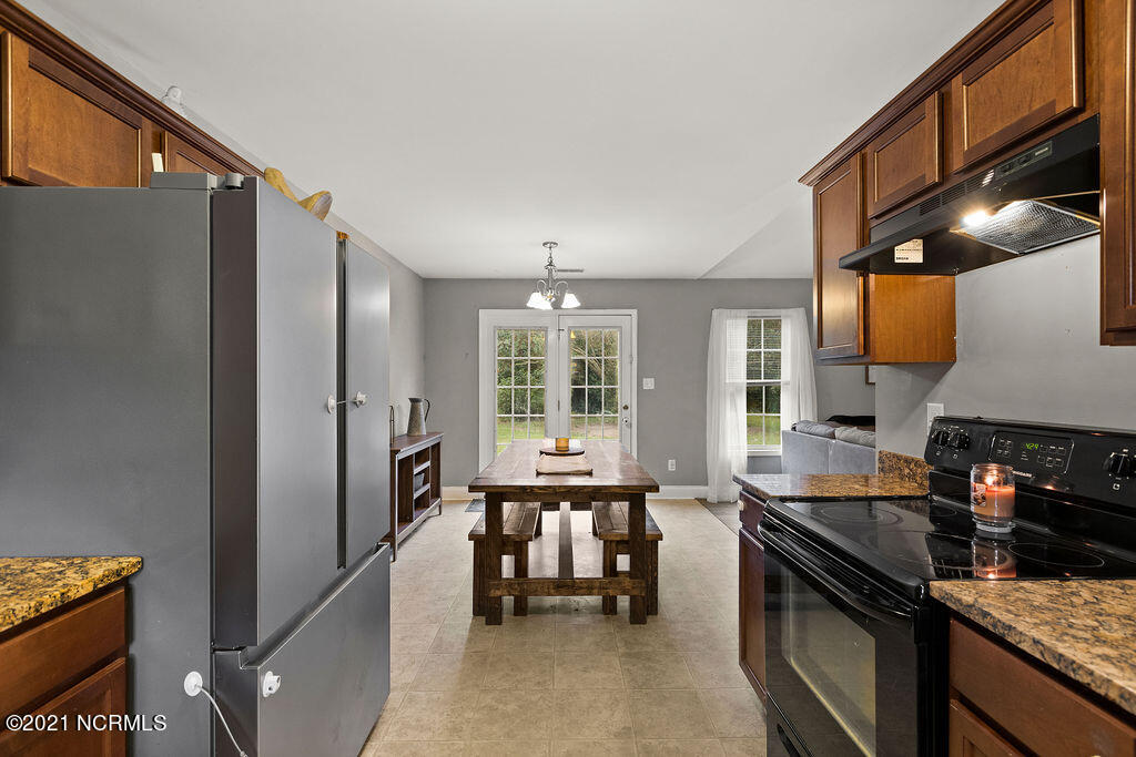 207 Sheffield Road Jacksonville, NC 28546 - Photo 11 of 30 B8F9995D-3DDB-4AF1-B8F1-253115D263FF