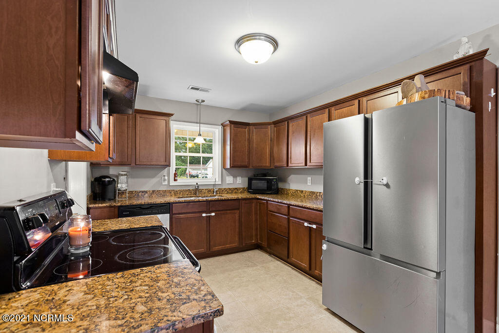 207 Sheffield Road Jacksonville, NC 28546 - Photo 12 of 30 6F046B80-06BB-46E1-AA10-BF85EABE30C0