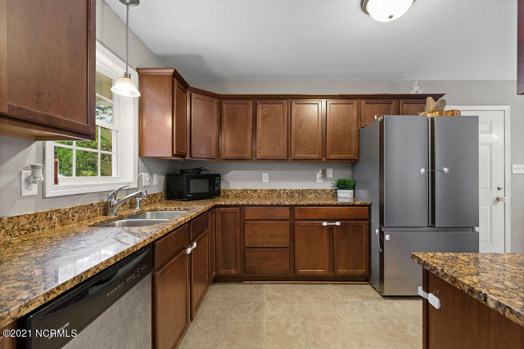 207 Sheffield Road Jacksonville, NC 28546 - Photo 13 of 30 D6B81843-E7F2-4FC8-AD3F-E2BC4D4B2C09