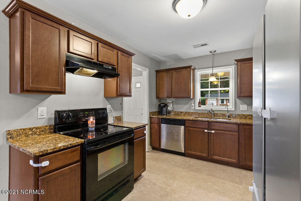207 Sheffield Road Jacksonville, NC 28546 - Photo 14 of 30 37E67CF9-4176-4DBA-915A-87EE3C3809F6