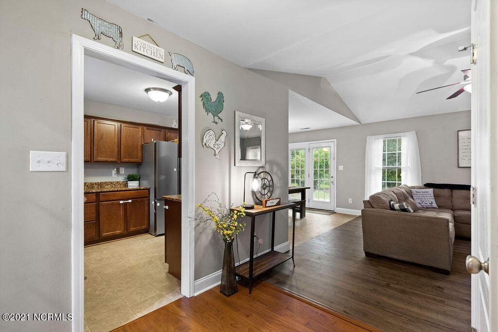207 Sheffield Road Jacksonville, NC 28546 - Photo 4 of 30 CE27BC79-FEE3-421D-B183-E0B6E7AEE719