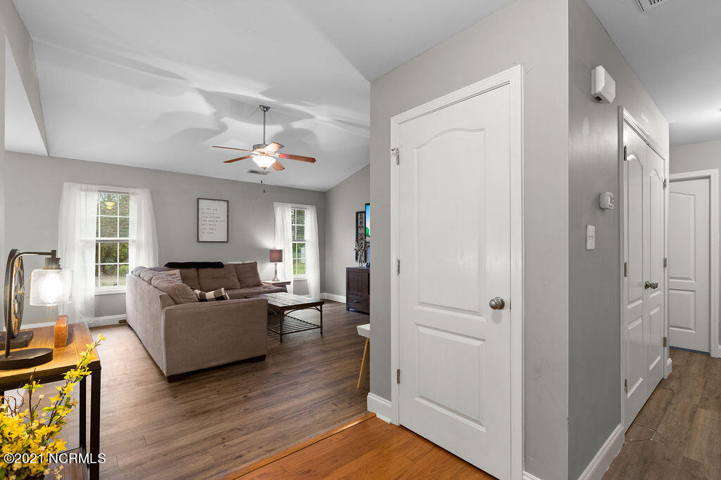 207 Sheffield Road Jacksonville, NC 28546 - Photo 5 of 30 CC0E6CAF-A7C9-4743-A4D6-8602535F0E02