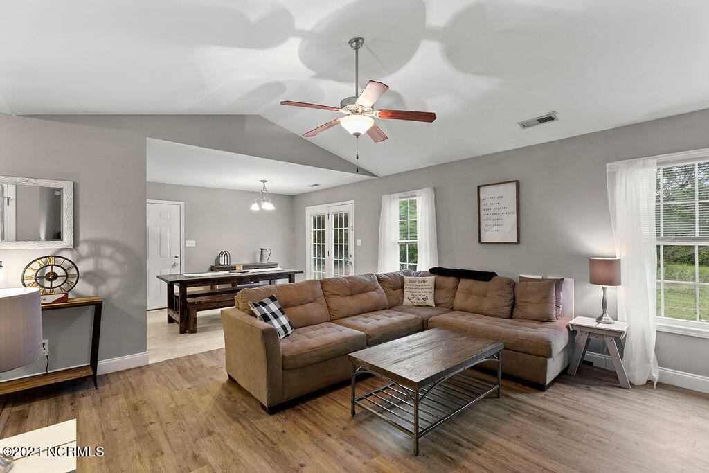 207 Sheffield Road Jacksonville, NC 28546 - Photo 8 of 30 2765F4D1-9D0A-4219-B179-8ED288E7DE33
