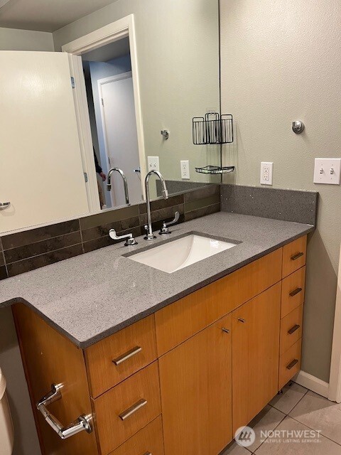 17 West Mercer Street, Unit 217 Seattle, WA 98119 - Photo 27 of 36 a bathroom with a sink and a mirror