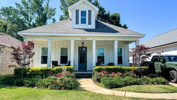 $3,300 | 1633 East Hatton Street, Pensacola, FL 32503