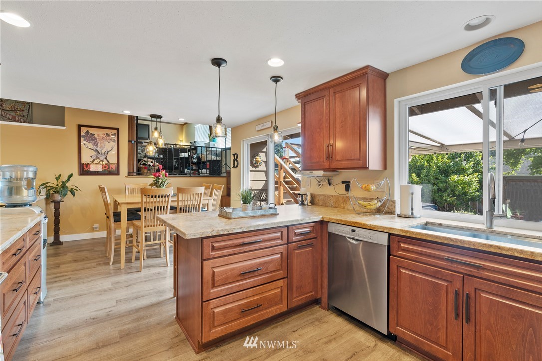 10609 Northeast 198th Street Bothell, WA 98011 - Photo 11 of 25 Gallery Image 11