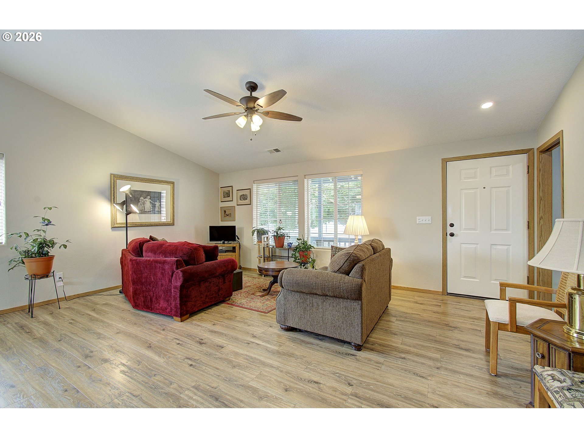 2121 Northeast 77th Avenue Vancouver, WA 98664 - Photo 5 of 26 Living Room