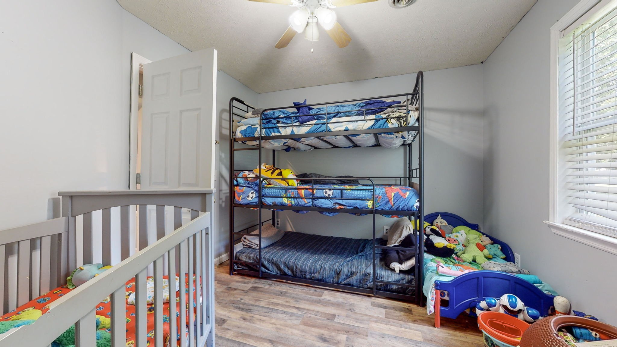 1014 Wildcat Road Dickson, TN 37055 - Photo 20 of 37 a bedroom with bunk bed and a window
