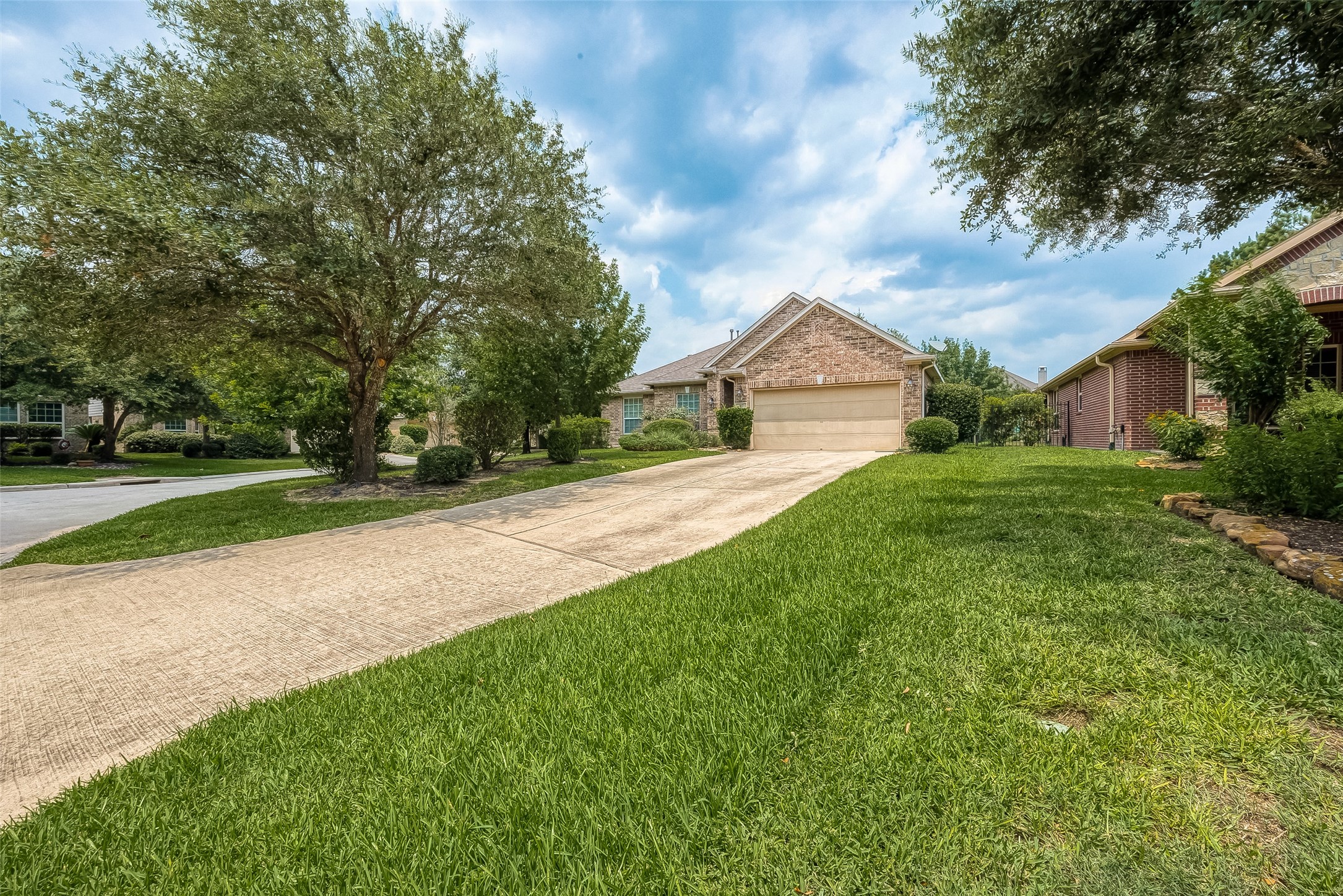 167 Pinto Point Place Spring, TX 77389 - Photo 3 of 50 Gallery Image 3