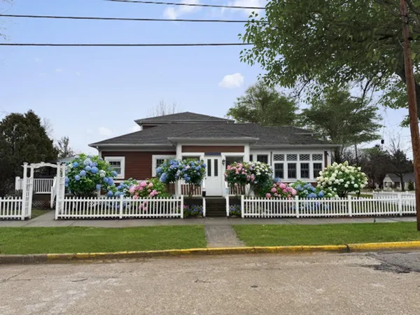 $829,000 | 202 Oak Street, South Haven, MI 49090