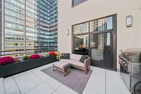 130 South Canal Street, Unit 9E, Chicago, IL 60606