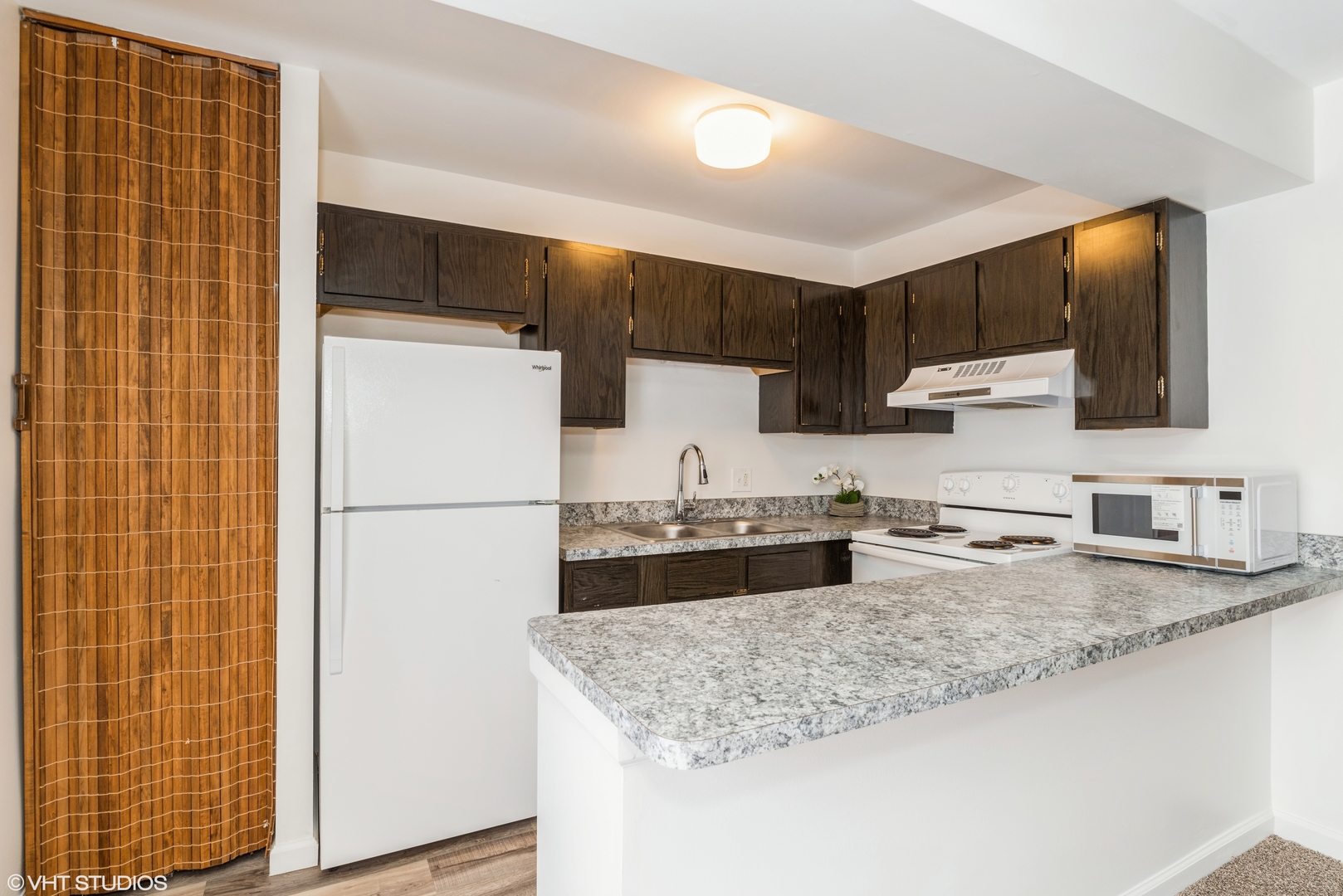 45 Nassau Colony, Unit 9 Fox Lake, IL 60020 - Photo 4 of 10