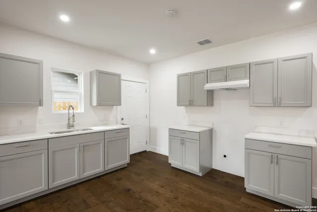 $299,900 | 1030 West Elsmere Place, San Antonio, TX 78201