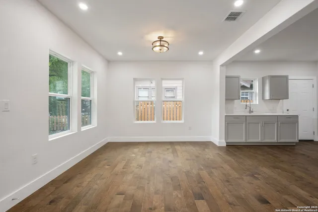 $299,900 | 1030 West Elsmere Place, San Antonio, TX 78201