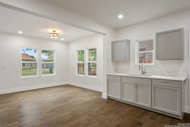 $299,900 | 1030 West Elsmere Place, San Antonio, TX 78201